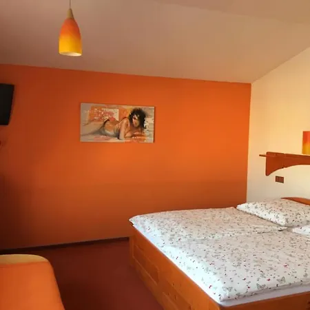 Starojicka Pizza בית הארחה